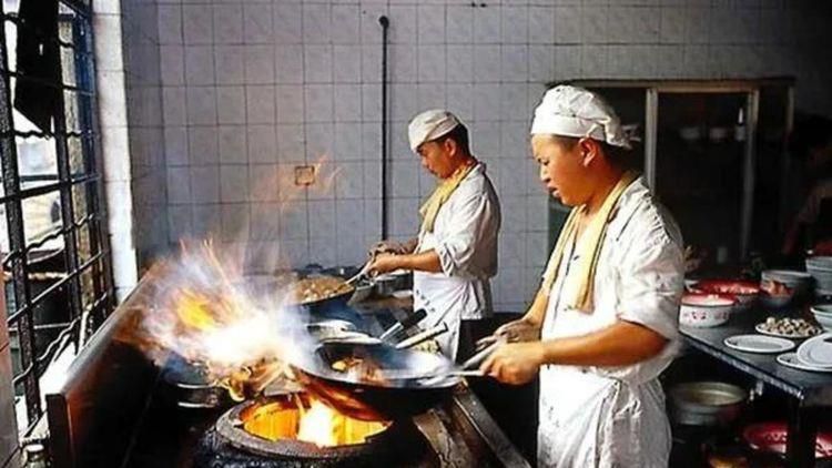 日本无翼乌全彩j奶无遮挡漫